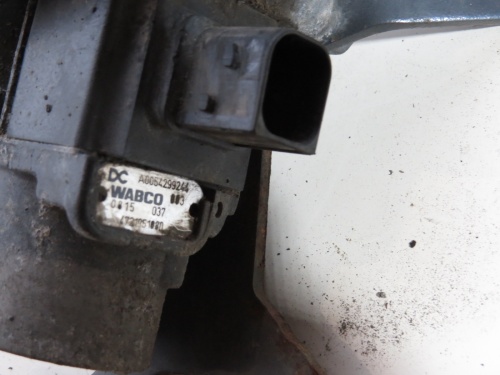 Кран электромагнитный тормозной системы ABS MB mp4 A0054299244 б/у фото 5