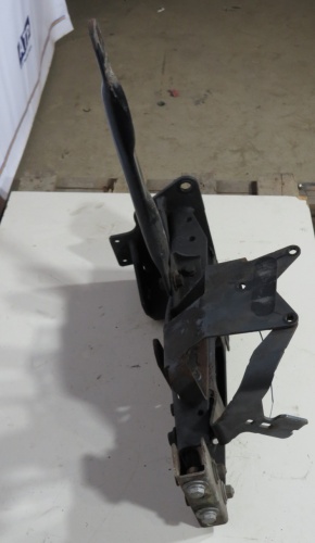 Кронштейн левой подножки MB MP3 б/у  A9305203733 фото 4