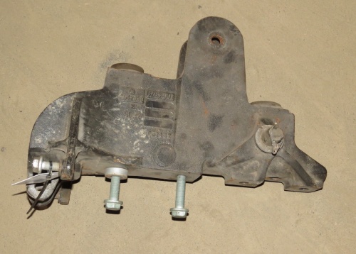 Кронштейн кабины левый MB MP3 б/у A9428906783