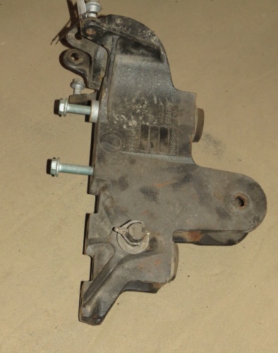 Кронштейн кабины левый MB MP3 б/у A9428906783 фото 5