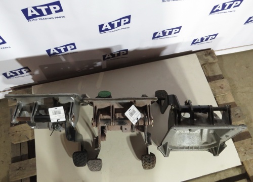 Блок педалей MB MP3/4 б/у А9342940001 фото 10