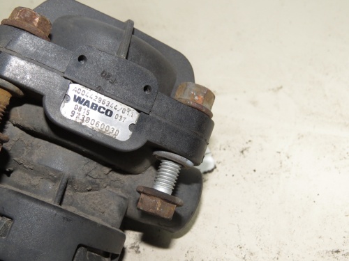 Клапан ускорительный A0044296344 б/у фото 4