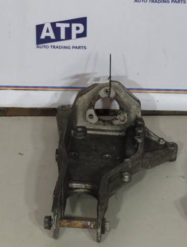 Кронштейн подвески кабины левый SC 1426195б/у