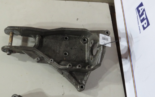 Кронштейн подвески кабины левый SC 1426195б/у фото 3