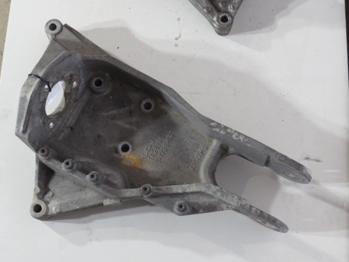 Кронштейн подвески кабины правый SC 1426196 б/у фото 5